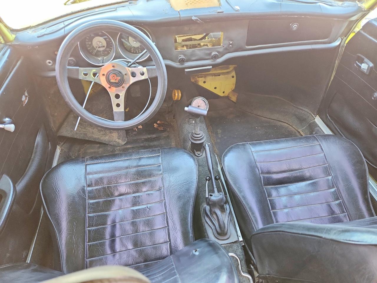 1972 Volkswagen Karmann Ghia Yellow vin: 1422010911