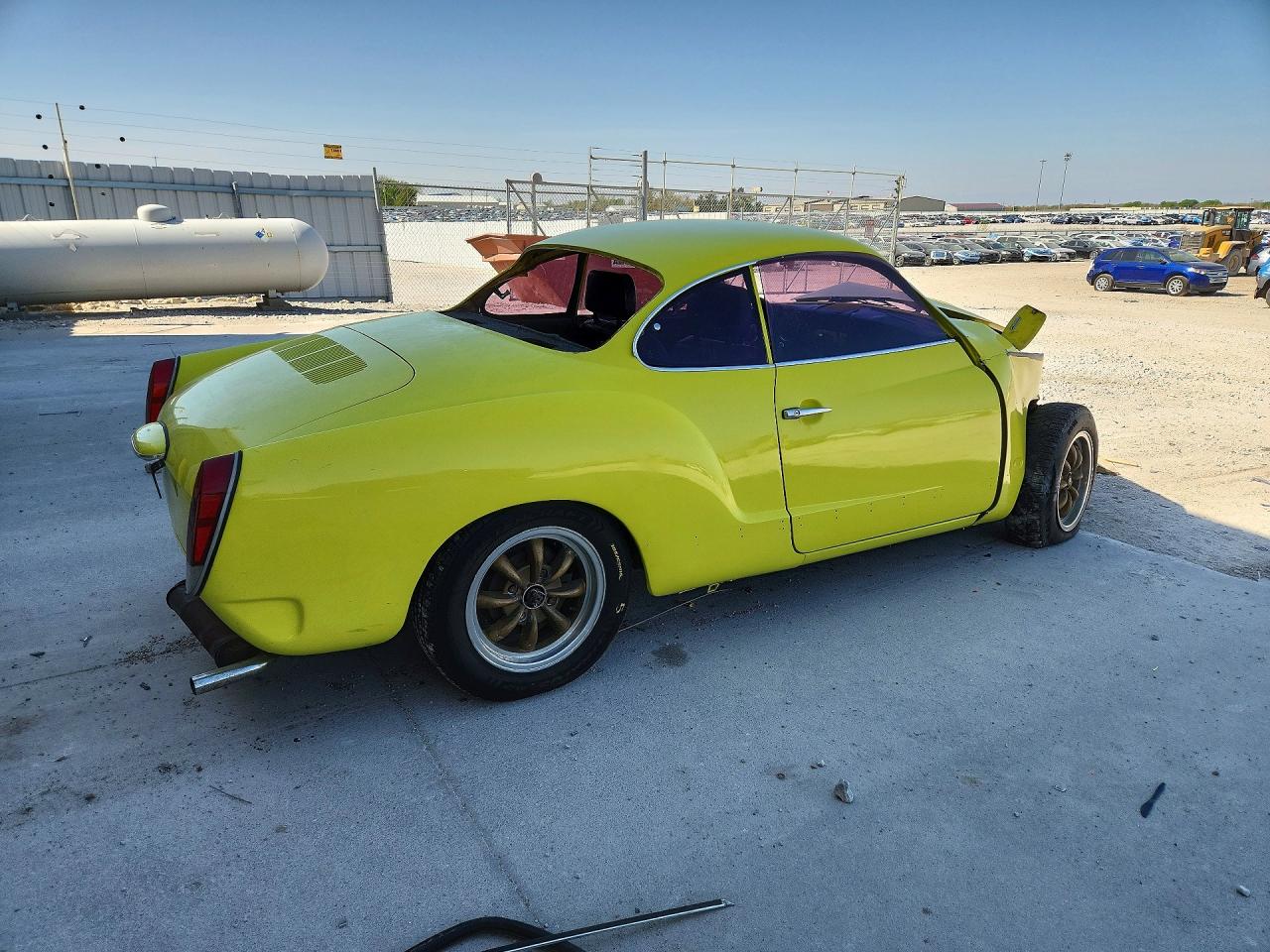 1972 Volkswagen Karmann Ghia Yellow vin: 1422010911
