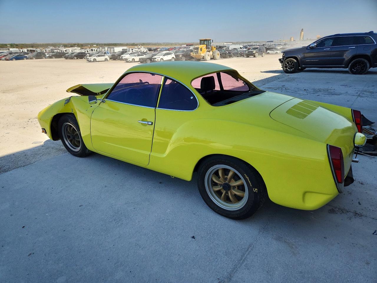 1972 Volkswagen Karmann Ghia Yellow vin: 1422010911