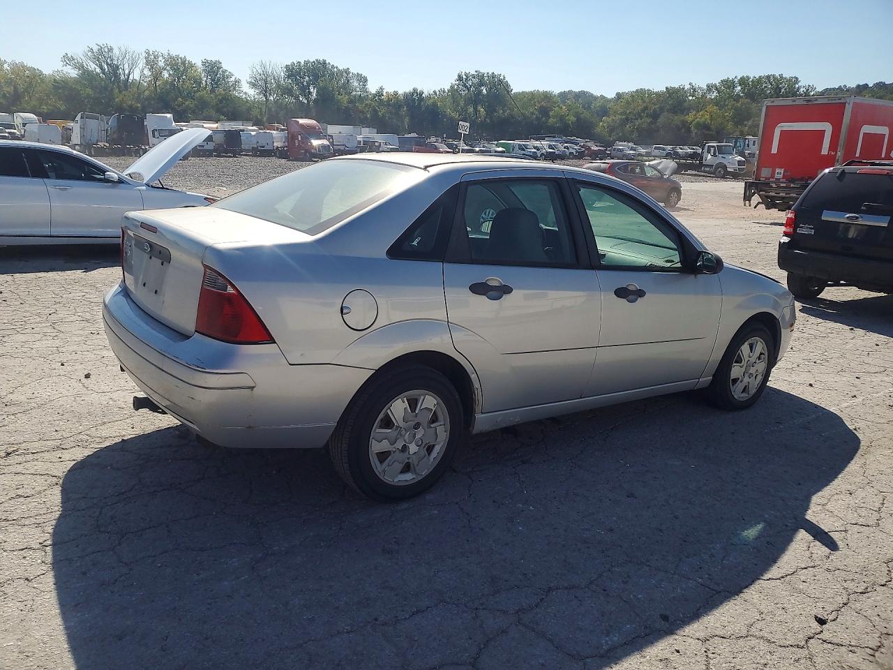 2007 Ford Focus Zx4 Серебряный vin: 1FAHP34NX7W174807