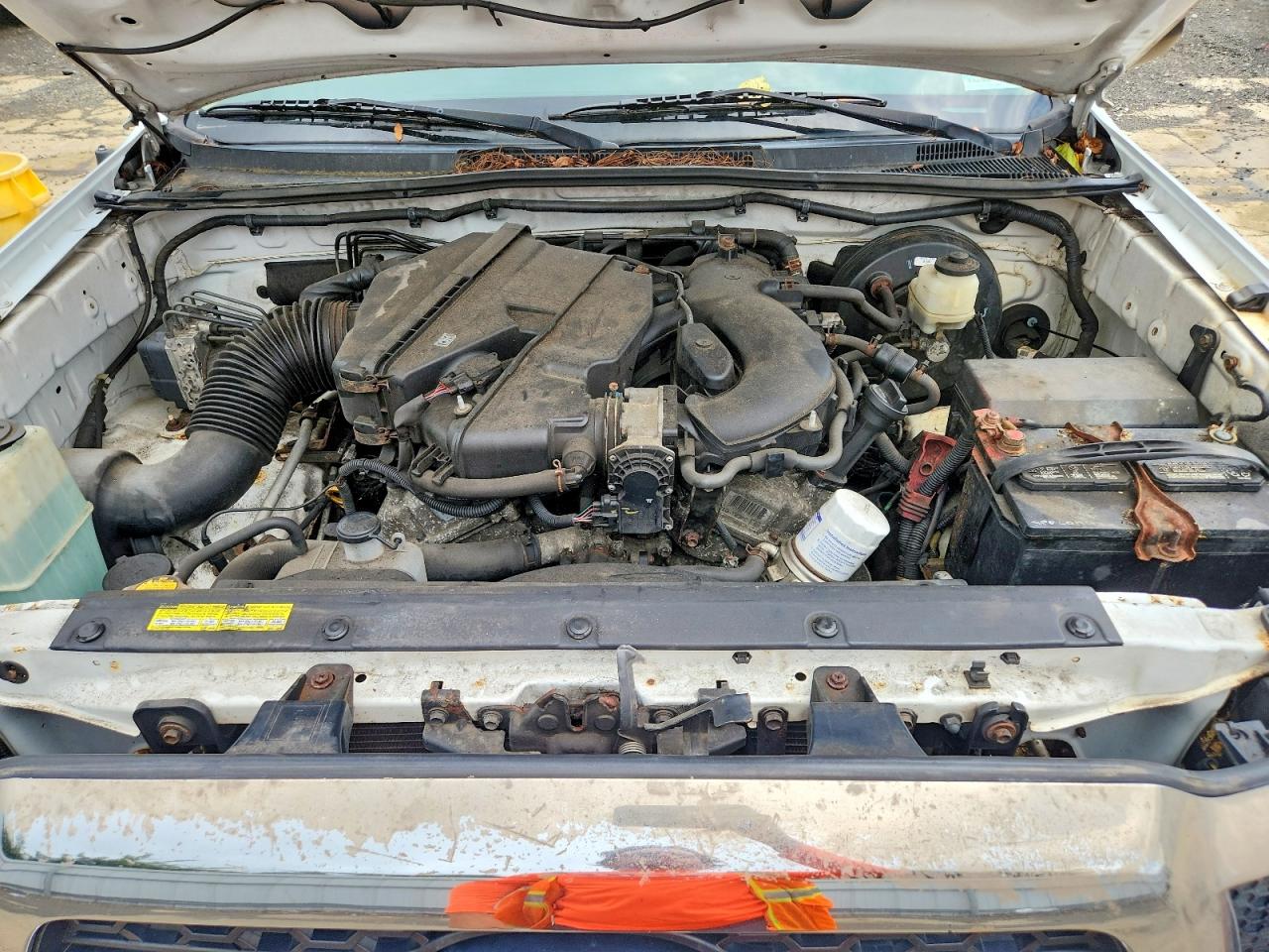 2011 Toyota Tacoma V6 White vin: 5TFUU4ENXBX002852