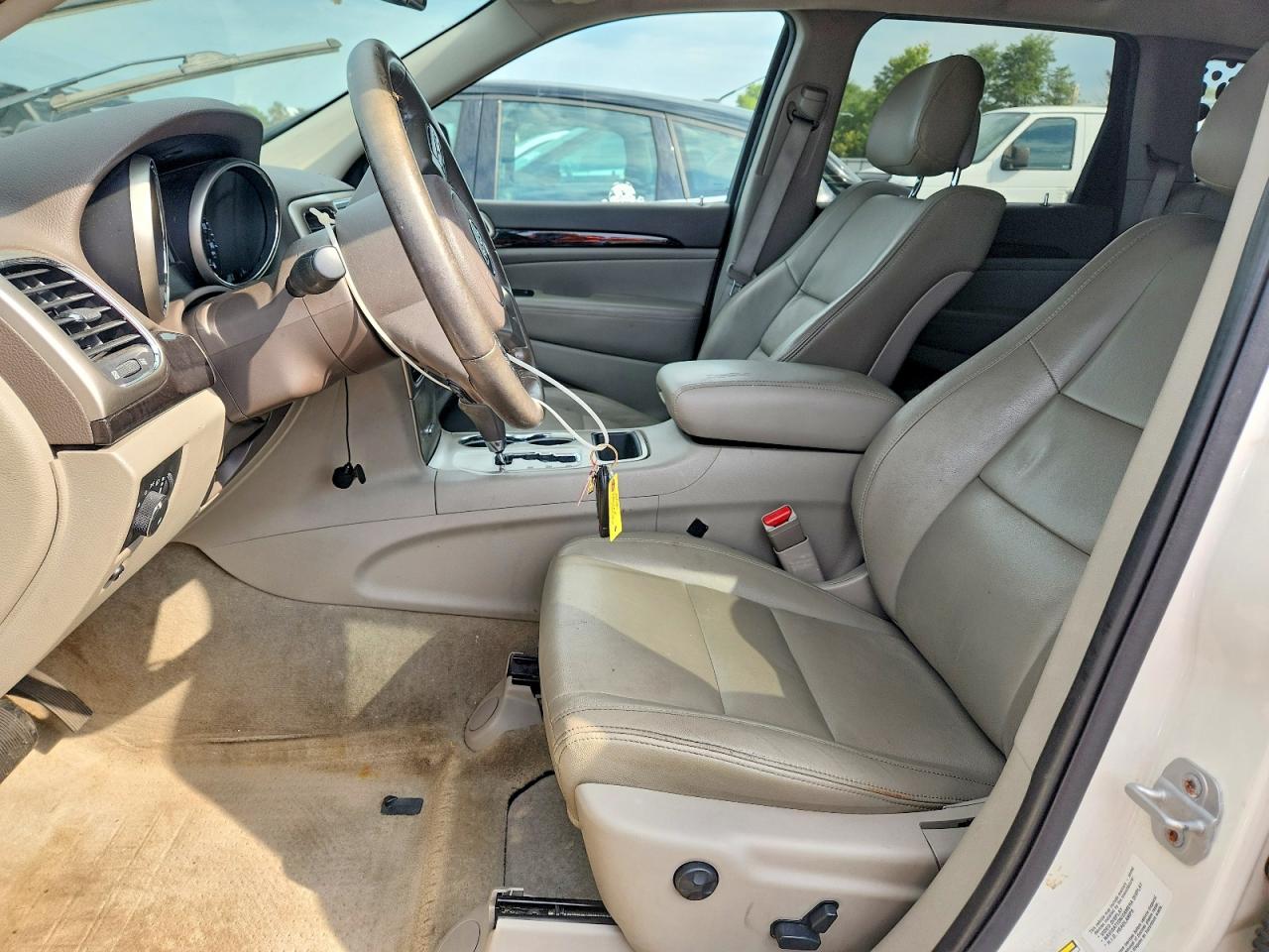 2011 Jeep Grand Cherokee Laredo White vin: 1J4RS4GG8BC515738