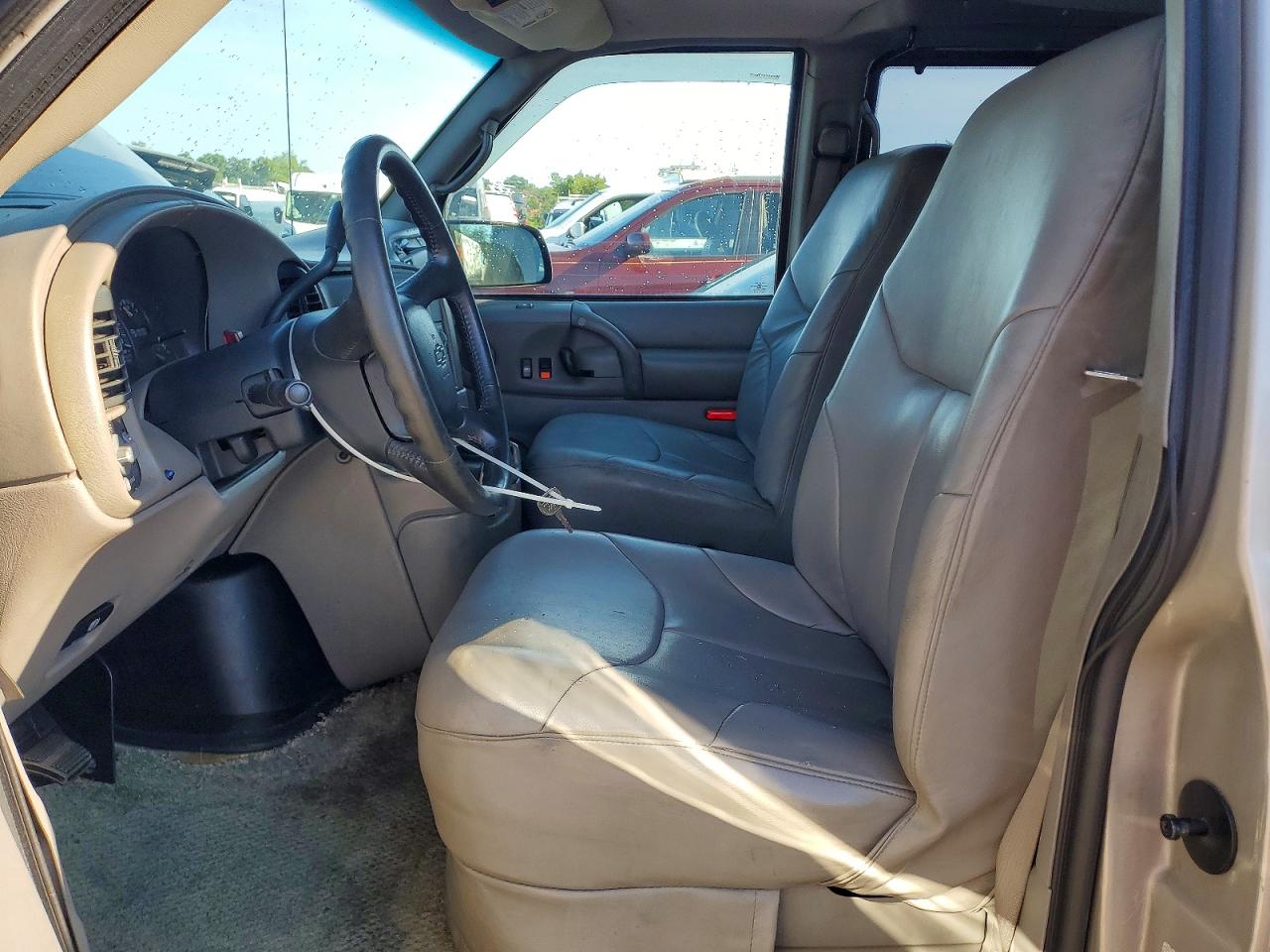 2003 Chevrolet Astro Gold vin: 1GBDM19X23B126790
