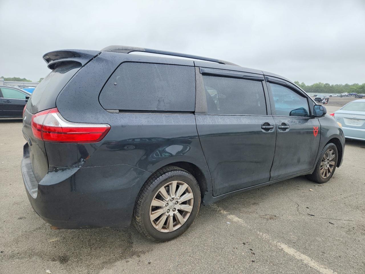2015 Toyota Sienna Le Black vin: 5TDJK3DCXFS097167