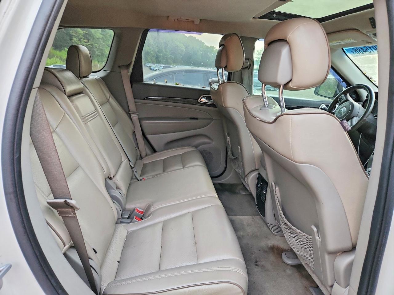 2011 Jeep Grand Cherokee Laredo White vin: 1J4RR4GG3BC576295