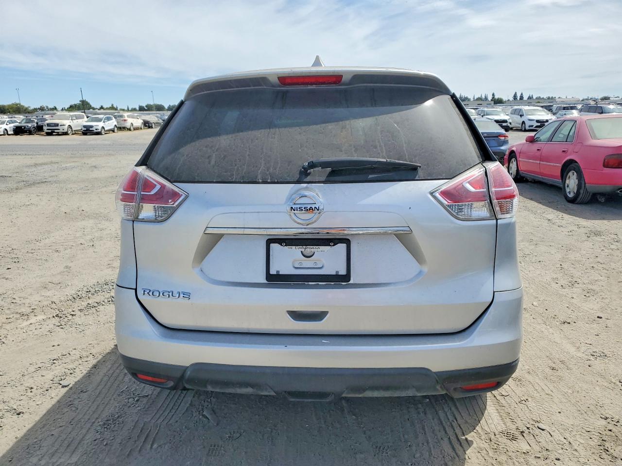 2015 Nissan Rogue S Silver vin: KNMAT2MT7FP513502