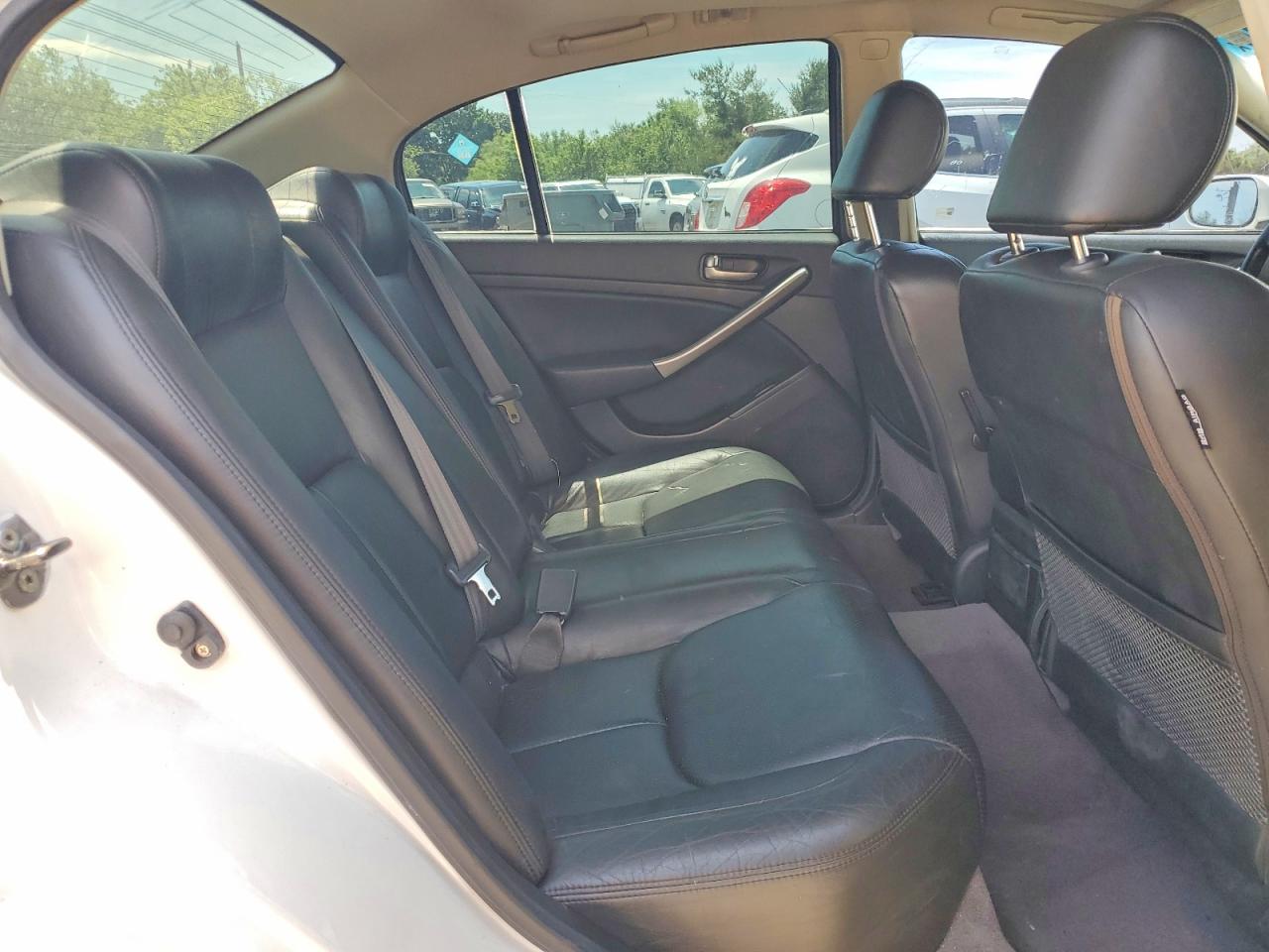 2004 Infiniti G35 Base Белый vin: JNKCV51F94M718464
