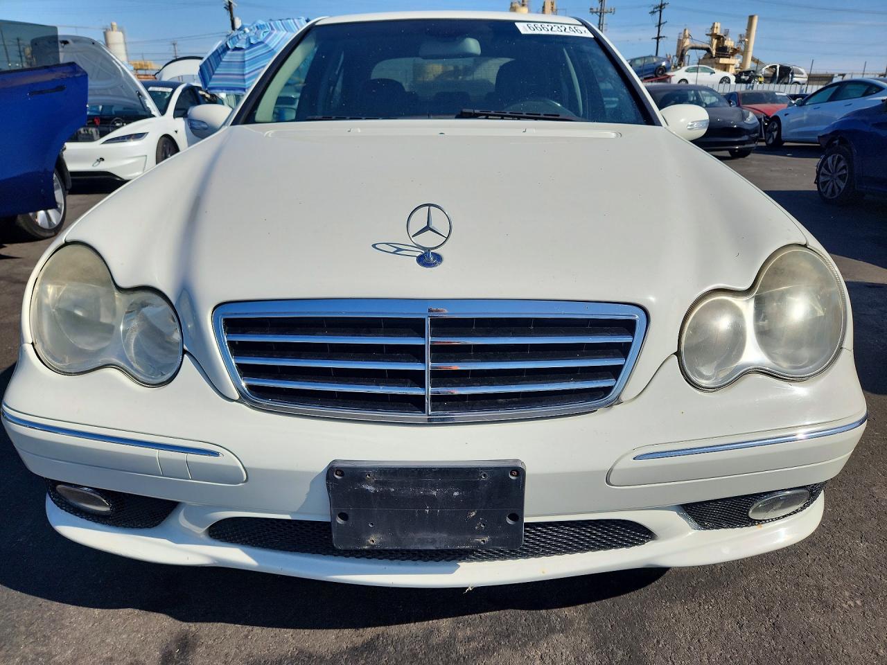 2007 Mercedes-benz C 230 White vin: WDBRF52H37F910026