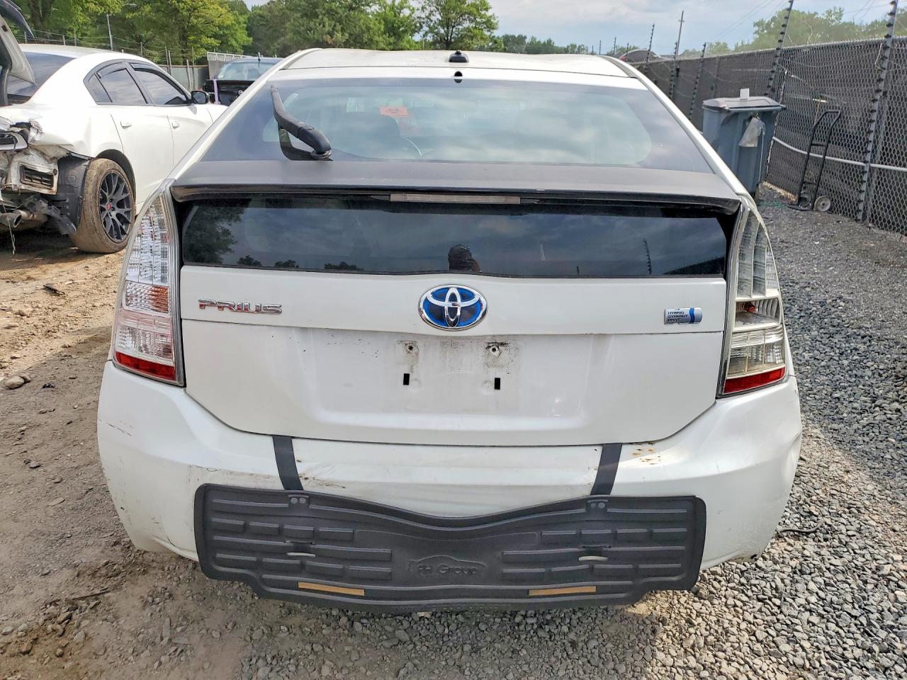 2011 Toyota Prius Two Белый vin: JTDKN3DU9B0296485