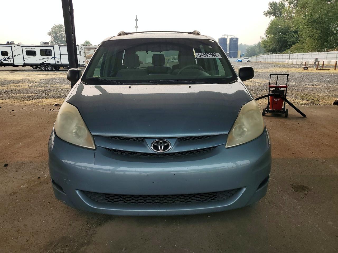 2008 Toyota Sienna Le 8-passenger Silver vin: 5TDZK23C58S210282