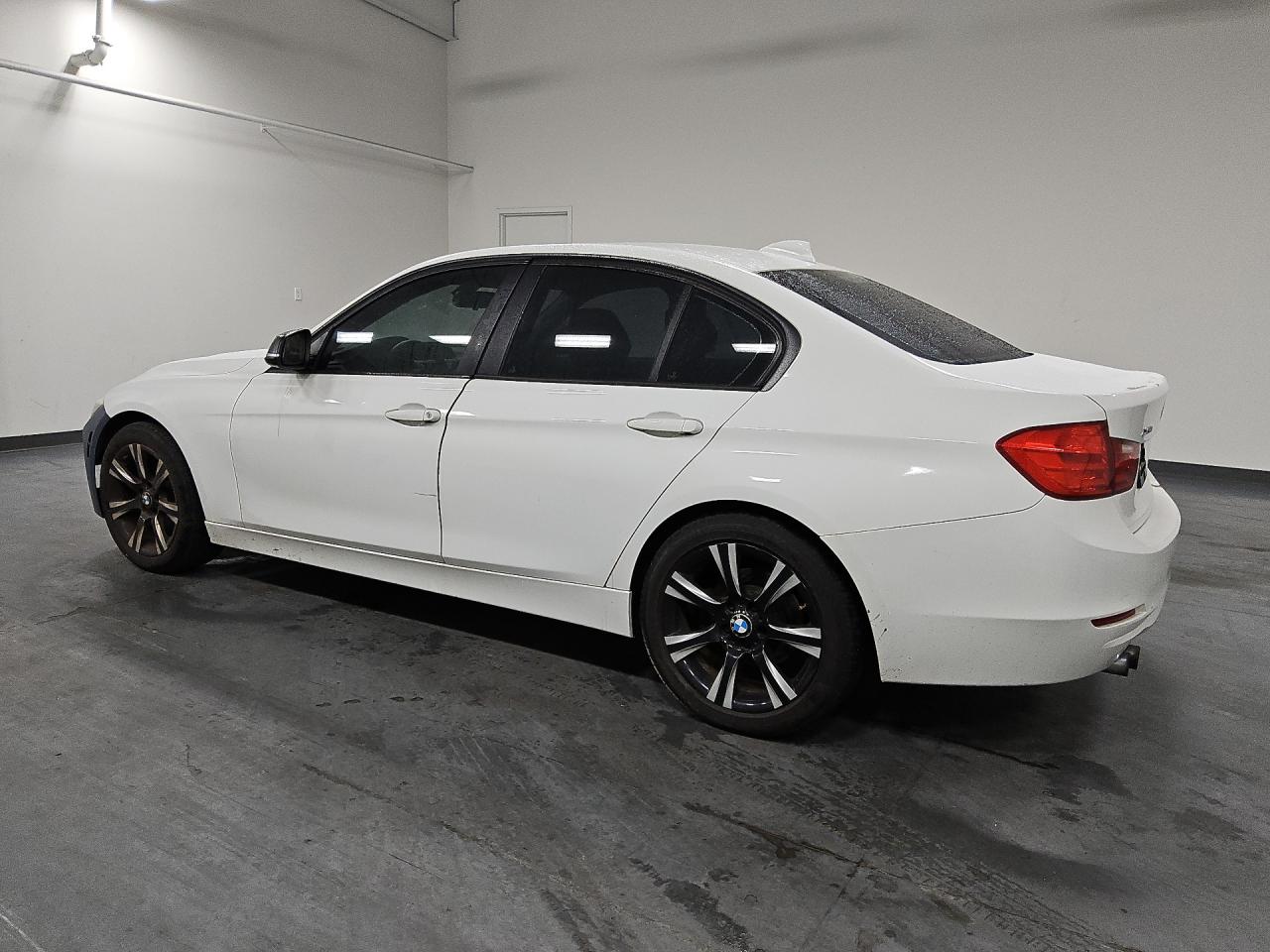 2013 Bmw 328 Xi Белый vin: WBA3B3C55DJ698277 Damage: Left Front Door, Heavy Scratch, 2 To 3 Inches