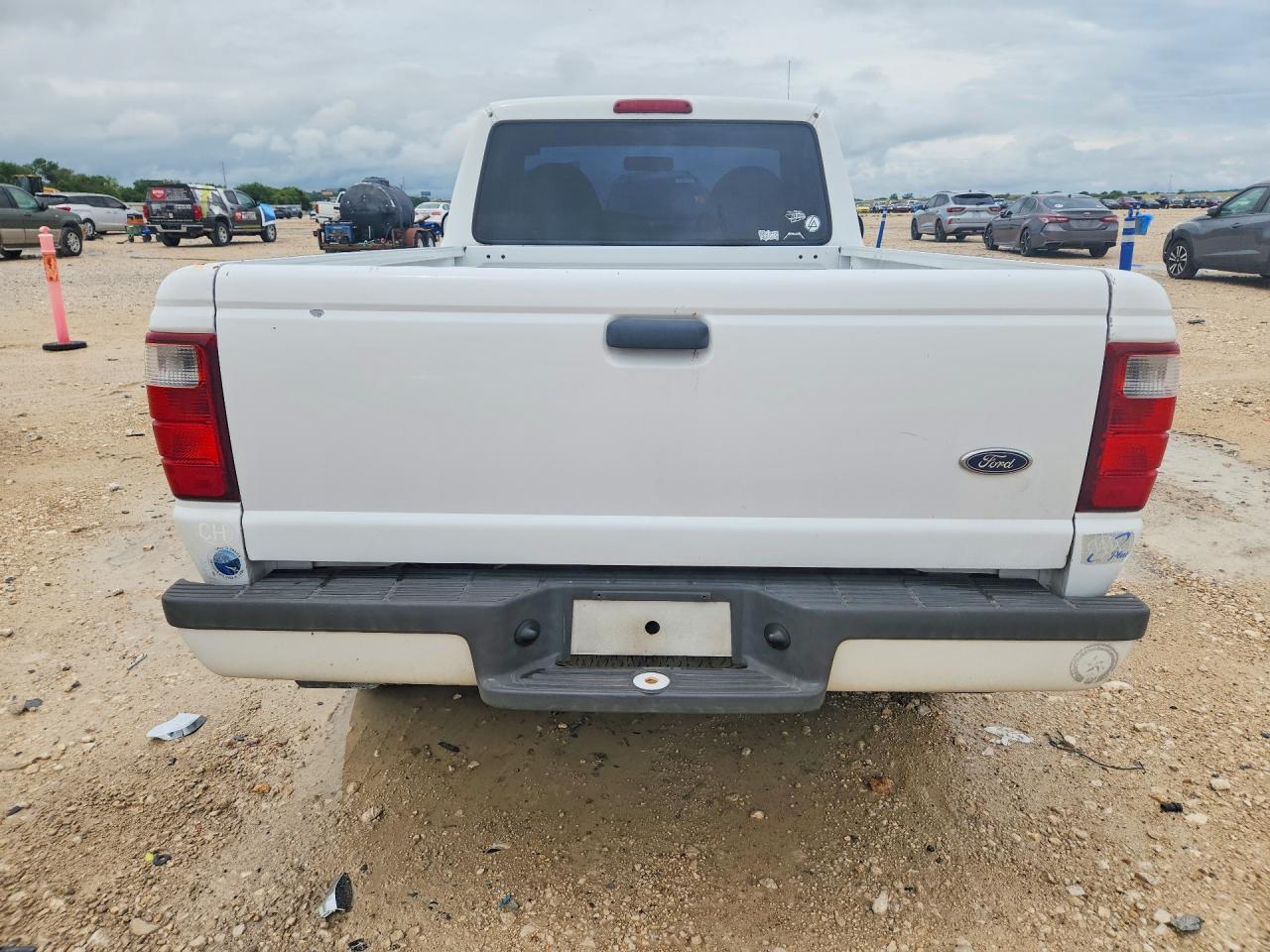 2001 Ford Ranger White vin: 1FTYR10U71PB76781