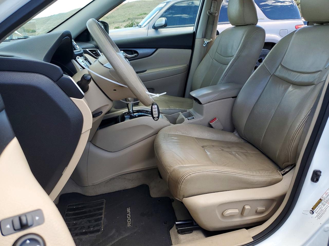 2015 Nissan Rogue Sv Белый vin: 5N1AT2MKXFC831429