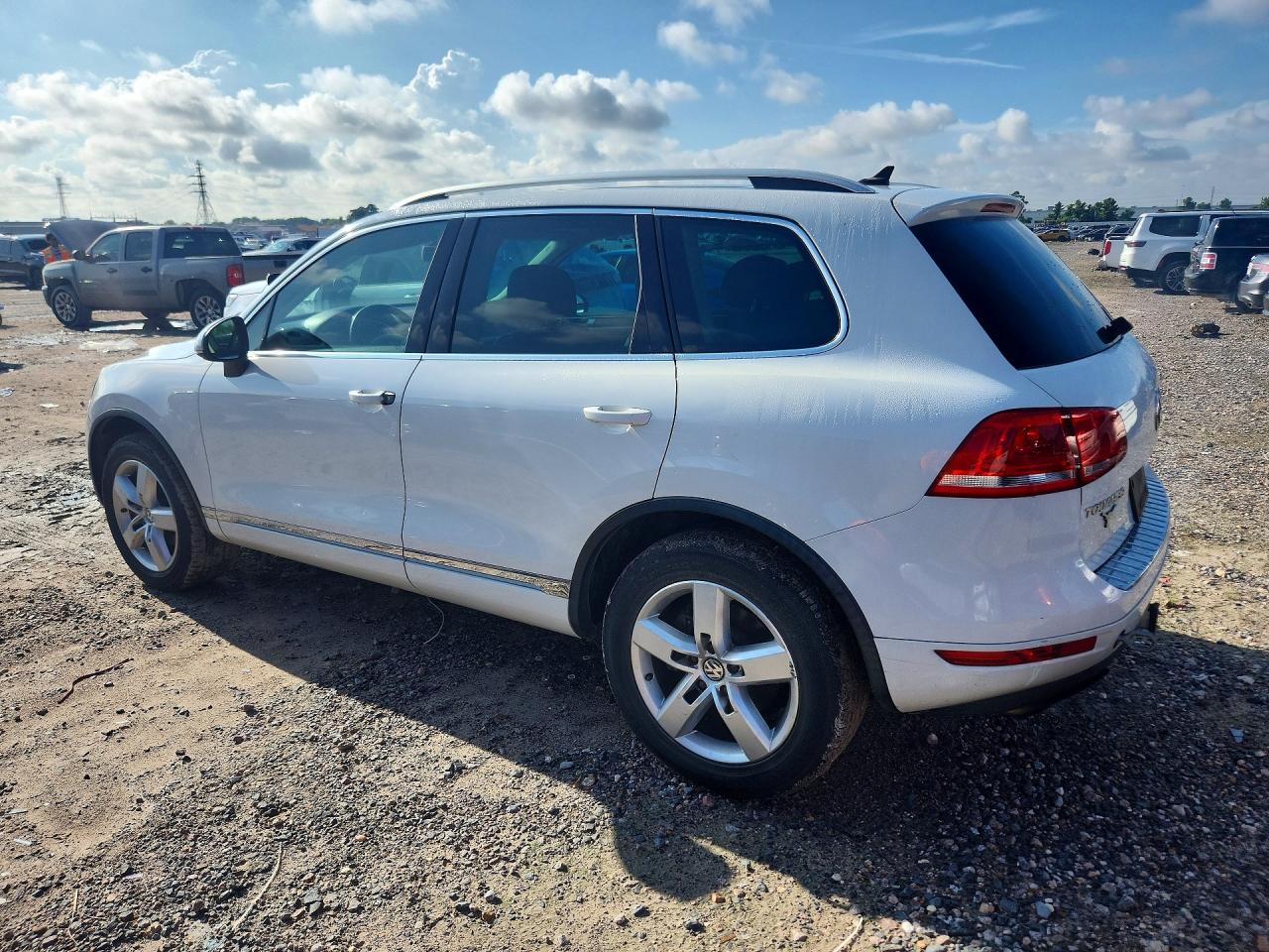 2012 Volkswagen Touareg V6 White vin: WVGEF9BP2CD008936