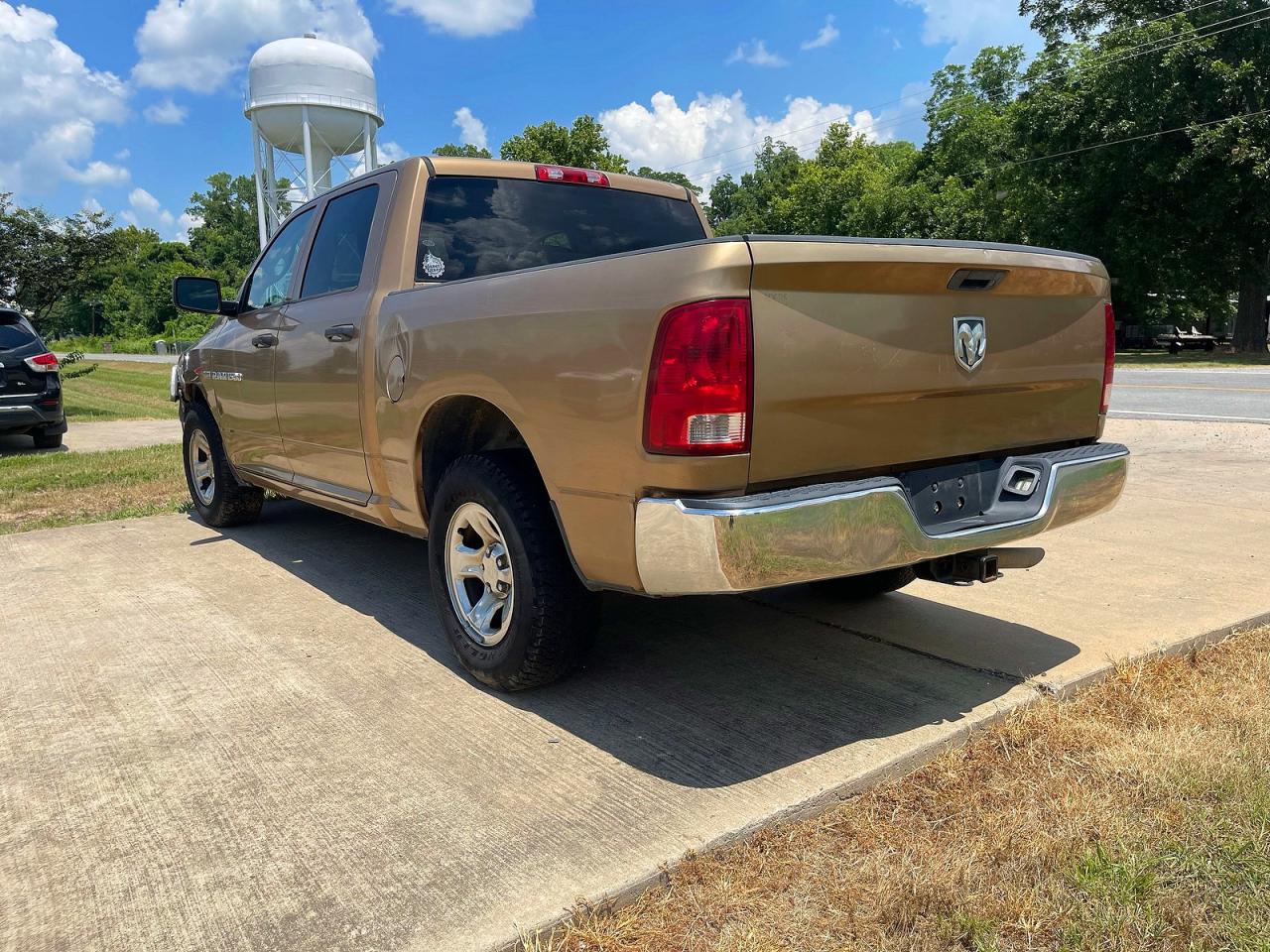 2011 Dodge Ram 1500 Gold vin: 1D7RB1CT5BS654146
