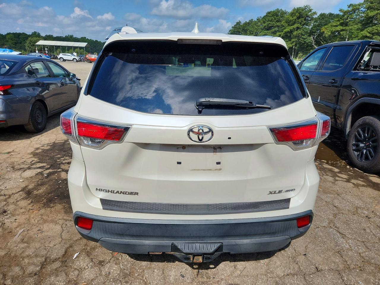 2015 Toyota Highlander Xle White vin: 5TDJKRFH4FS181870