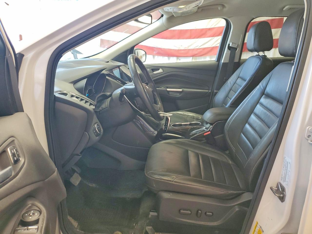 2016 Ford Escape Titanium White vin: 1FMCU9JX0GUB85277