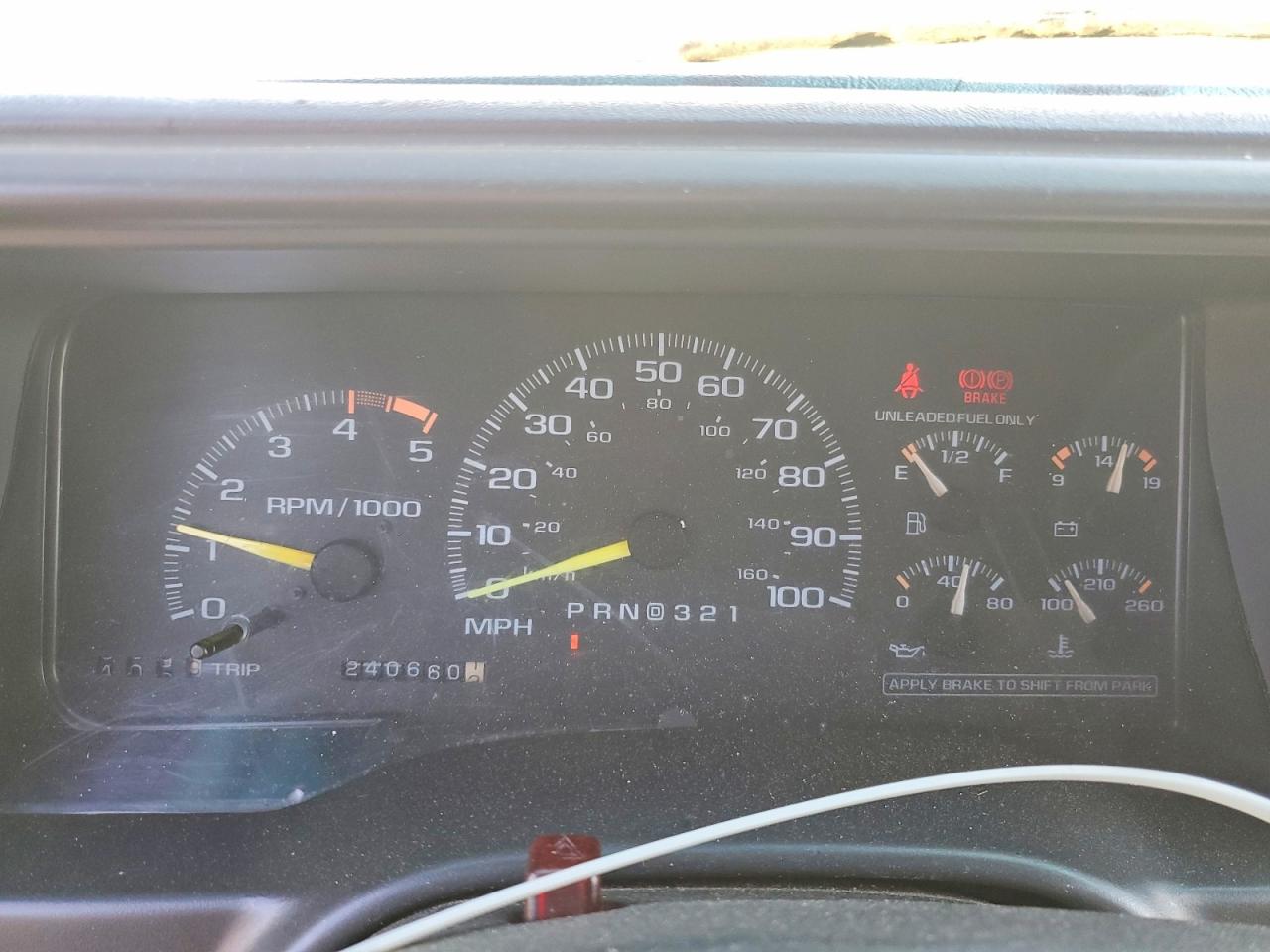 1995 Chevrolet Suburban K1500 White vin: 1GNFK16K9SJ437048