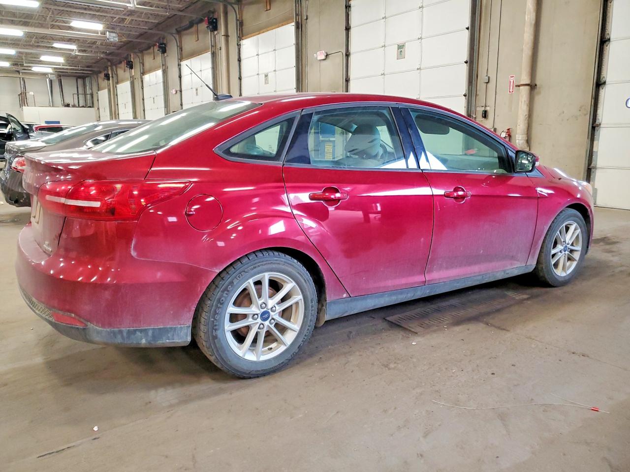 2015 Ford Focus Se Red vin: 1FADP3F20FL338843