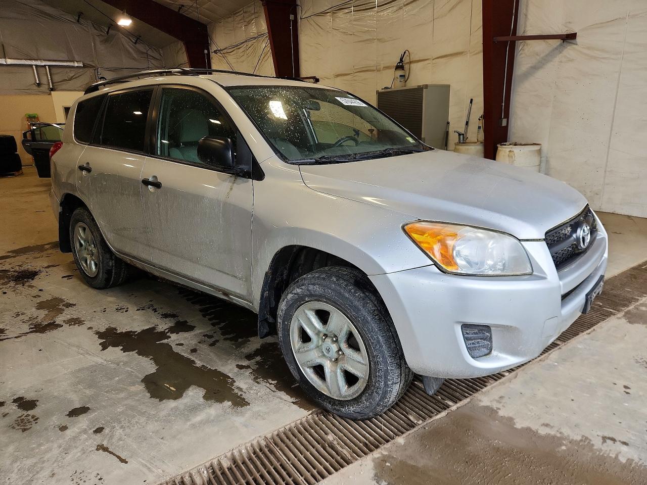 2011 Toyota Rav4 Base Silver vin: 2T3BF4DV3BW106199