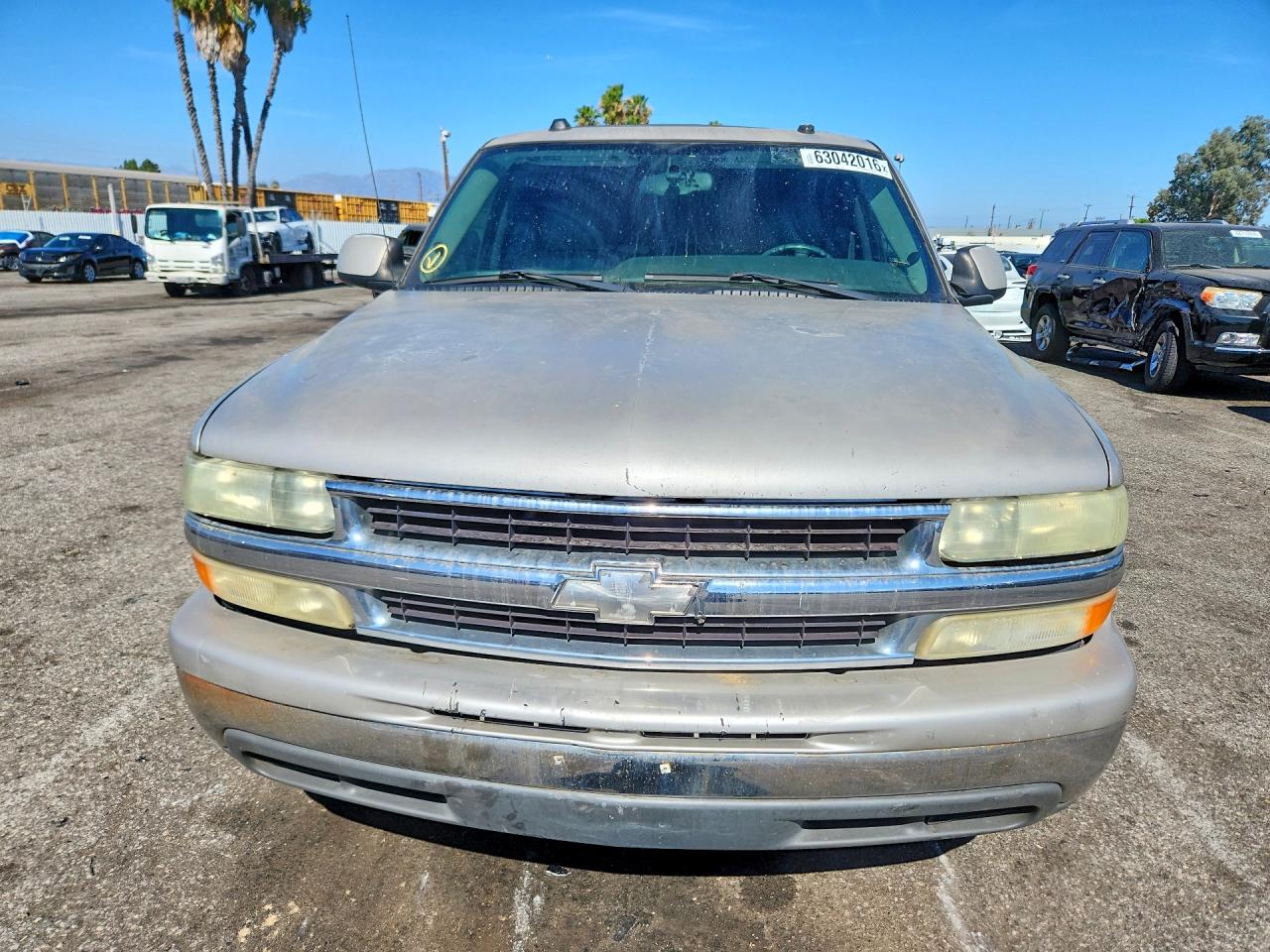 2004 Chevrolet Tahoe C1500 Tan vin: 1GNEC13T54R174096
