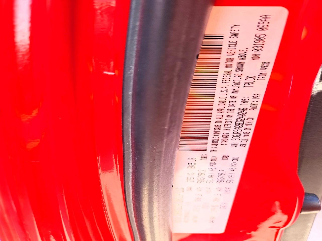 2014 Ram 1500 St Red vin: 3C6JR6AG9EG240246