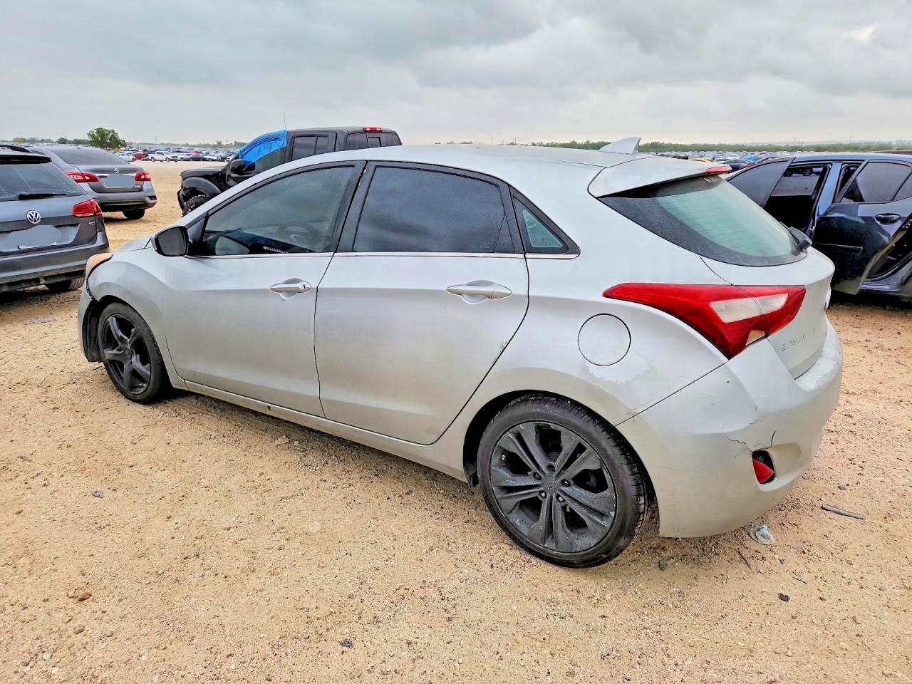 2013 Hyundai Elantra Gt Base Silver vin: KMHD35LE5DU101350
