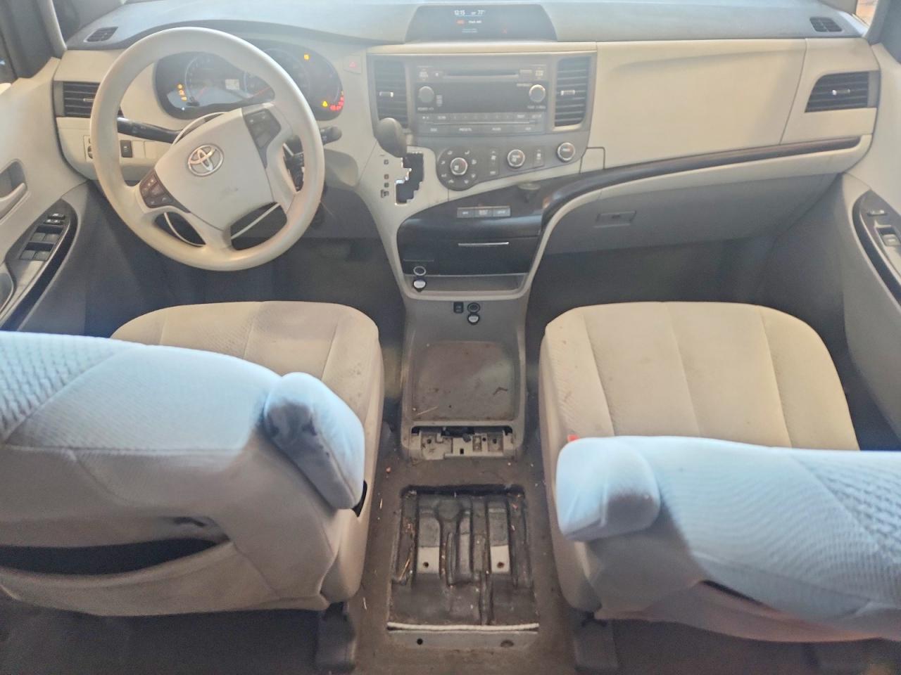 2011 Toyota Sienna Le Gray vin: 5TDKK3DCXBS101927