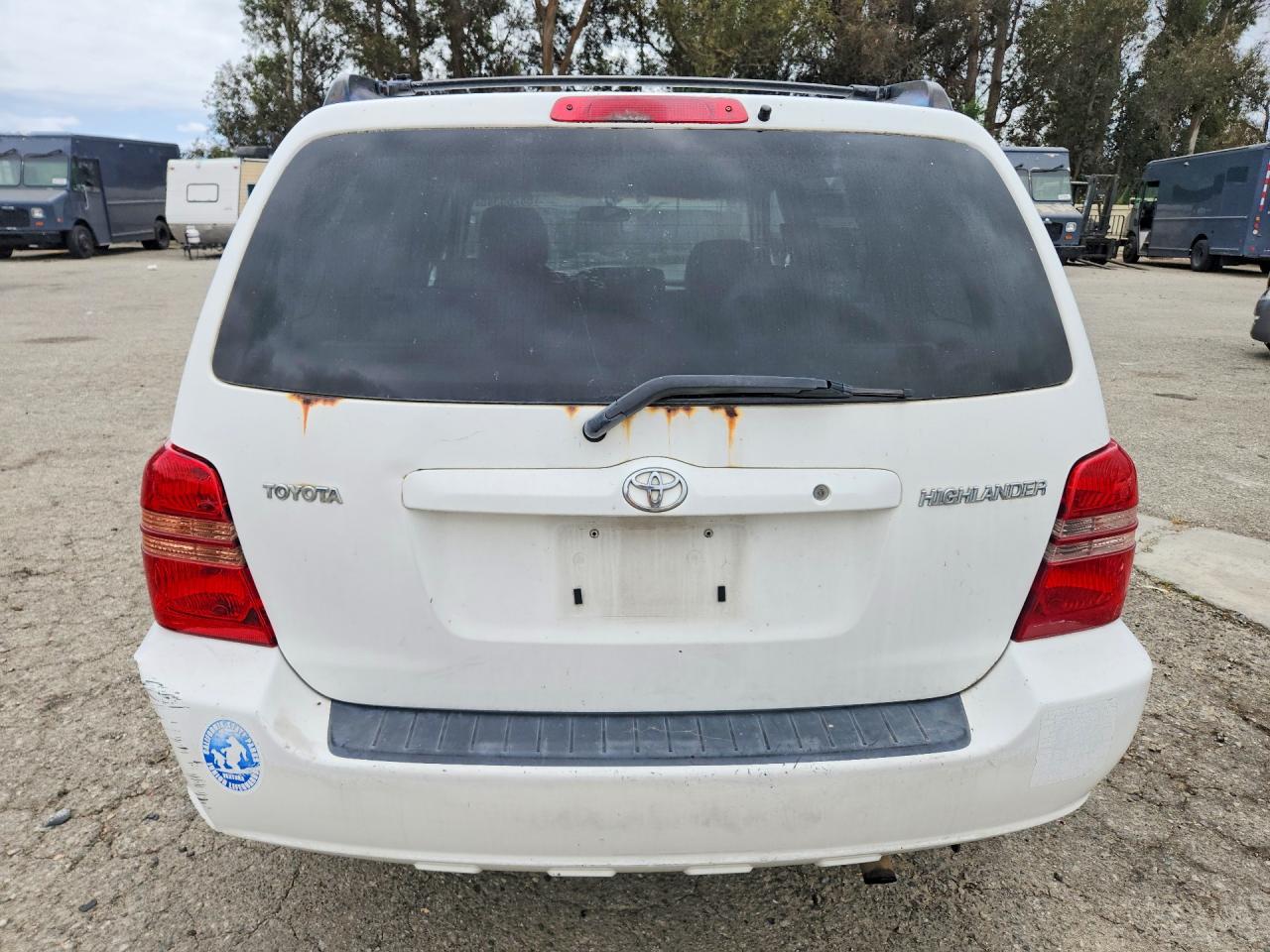 2003 Toyota Highlander Base White vin: JTEGD21A830066091