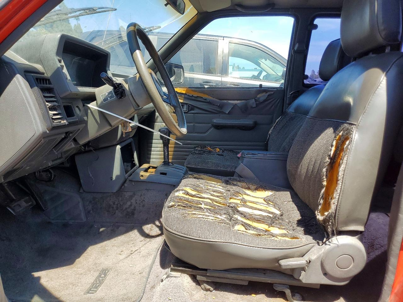 1991 Mazda B2600 Cab Plus Red vin: JM2UF3143M0116622
