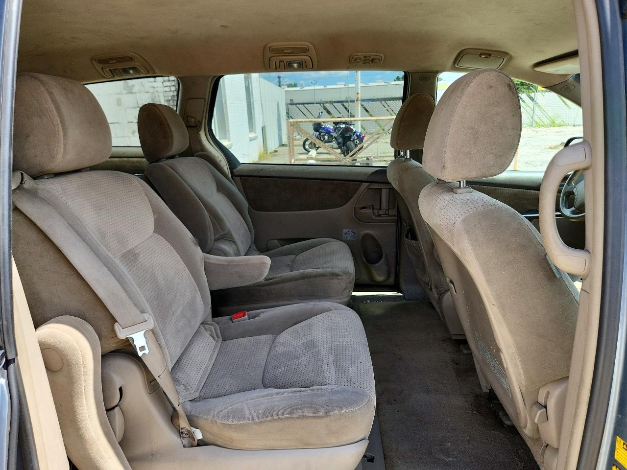 2010 Toyota Sienna Le 7-passenger Blue vin: 5TDKK4CC0AS335340