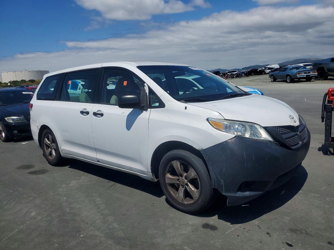 2013 Toyota Sienna L 7-passenger White vin: 5TDZK3DC9DS323411