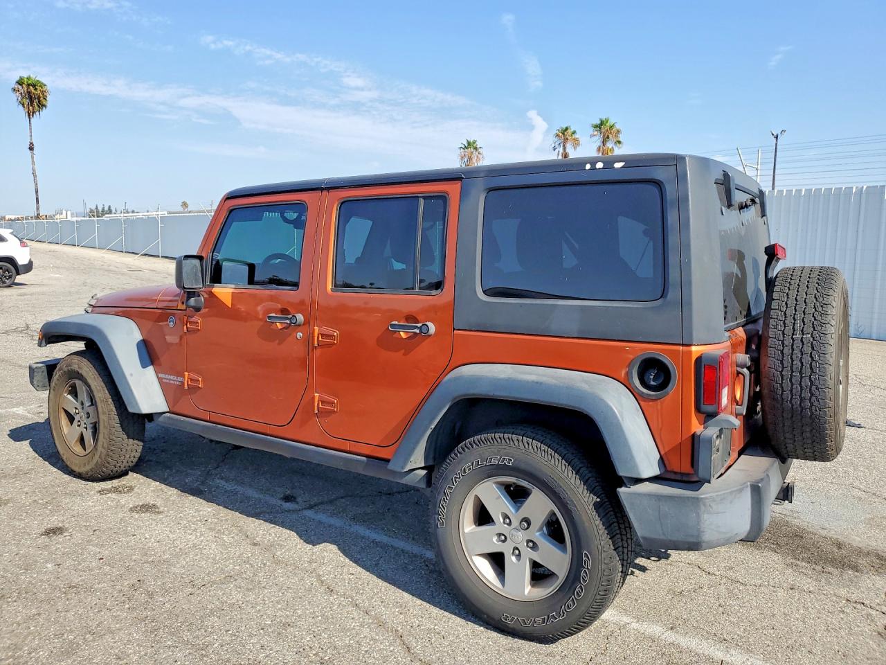 2011 Jeep Wrangler Unlimited Sport Оранжевый vin: 1J4HA3H13BL520624
