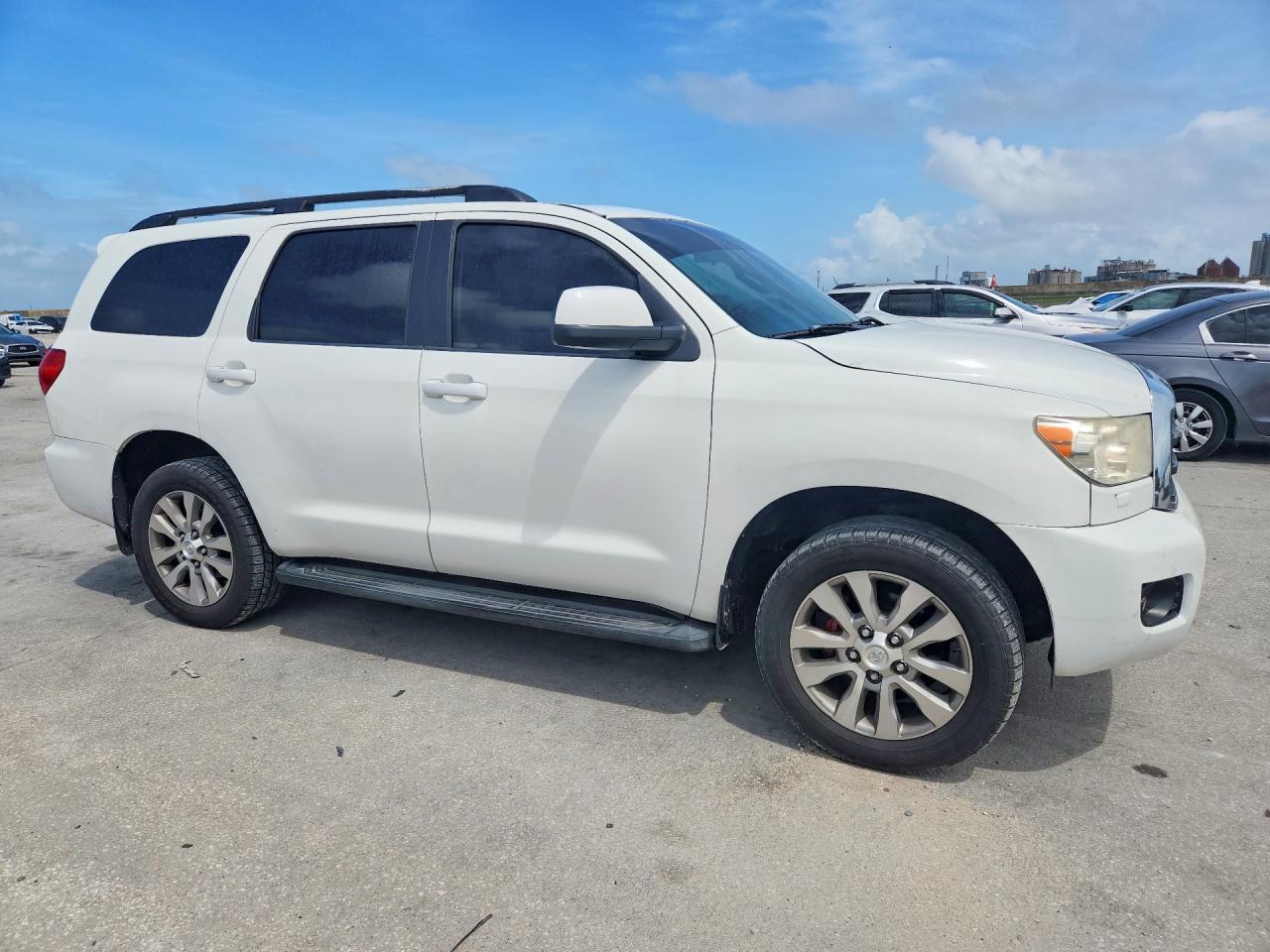 2011 Toyota Sequoia Sr5 Белый vin: 5TDZM5G14BS003085