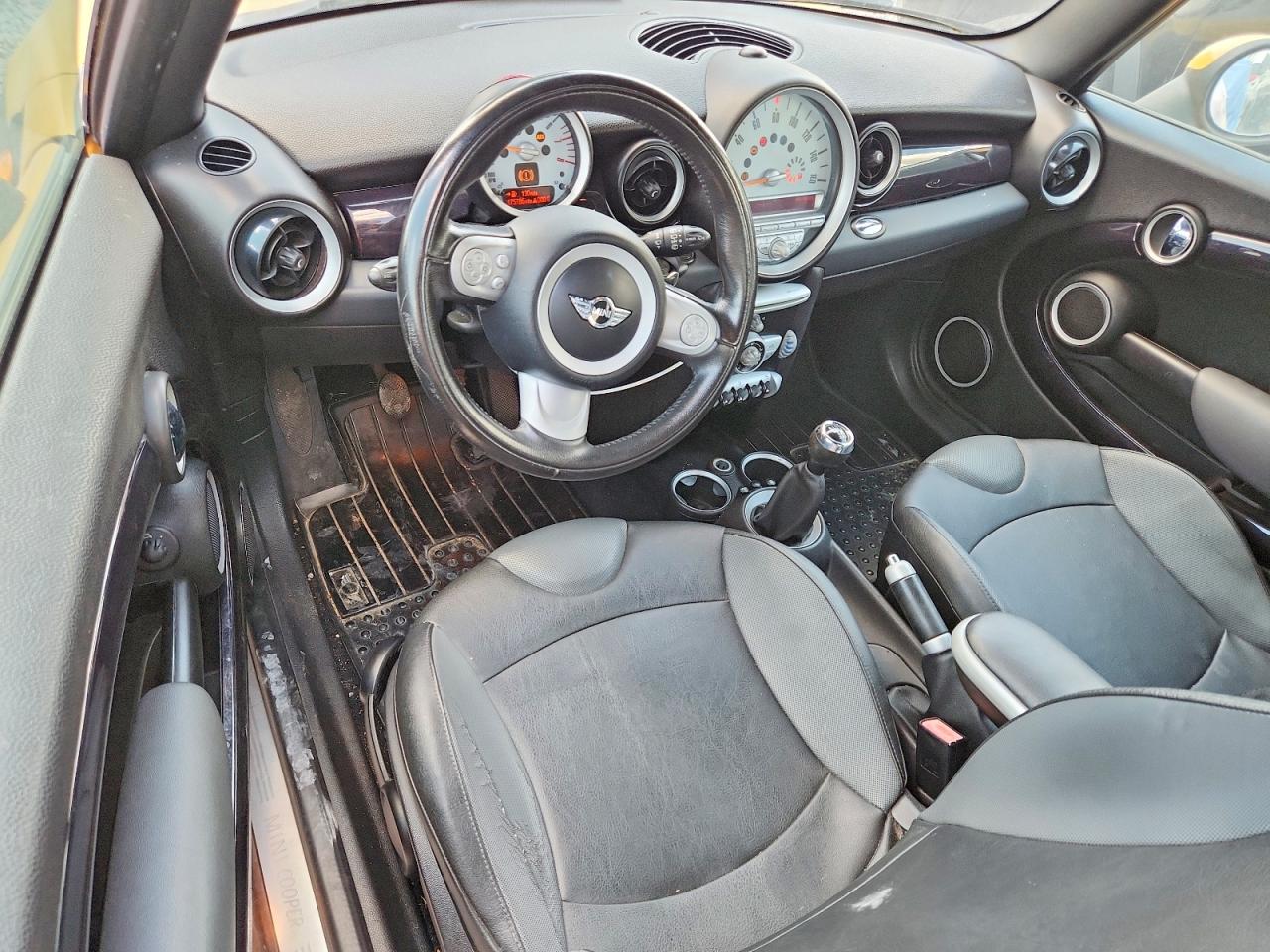 2009 Mini Cooper Yellow vin: WMWMF33509TU70997