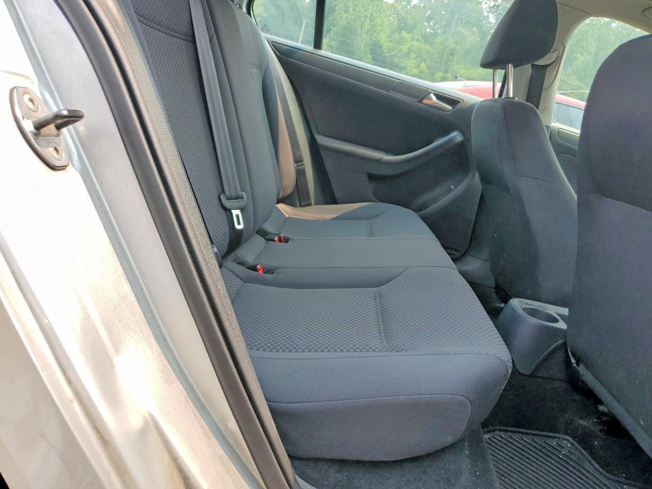 2011 Volkswagen Jetta Silver vin: 3VW2K7AJ2BM360449