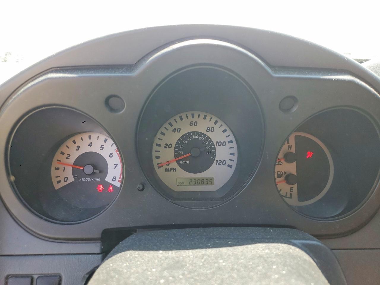 2004 Nissan Xterra Xe White vin: 5N1ED28Y84C630140