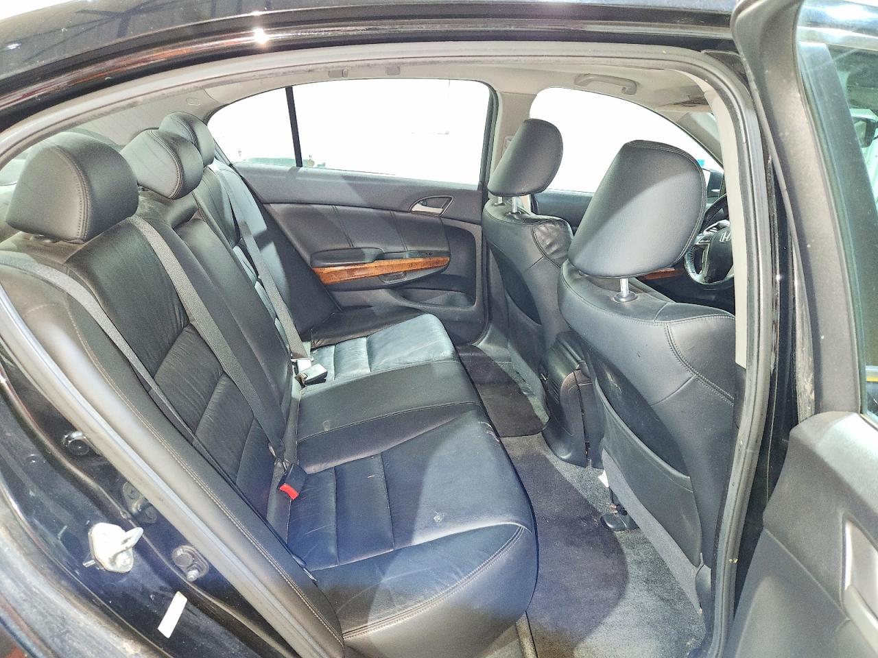 2011 Hond Accord Black vin: 1HGCP3F89BA002612