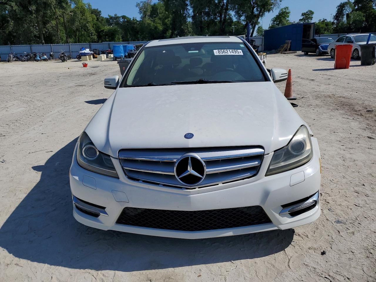 2012 Mercedes-benz C 250 White vin: WDDGF4HB8CA602675