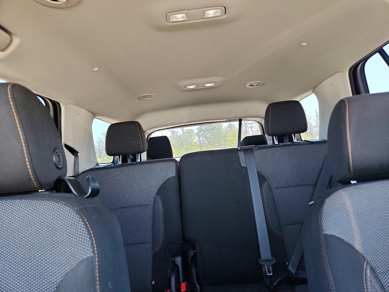 2019 Chevrolet Traverse Ls Серебряный vin: 1GNERFKW1KJ135685