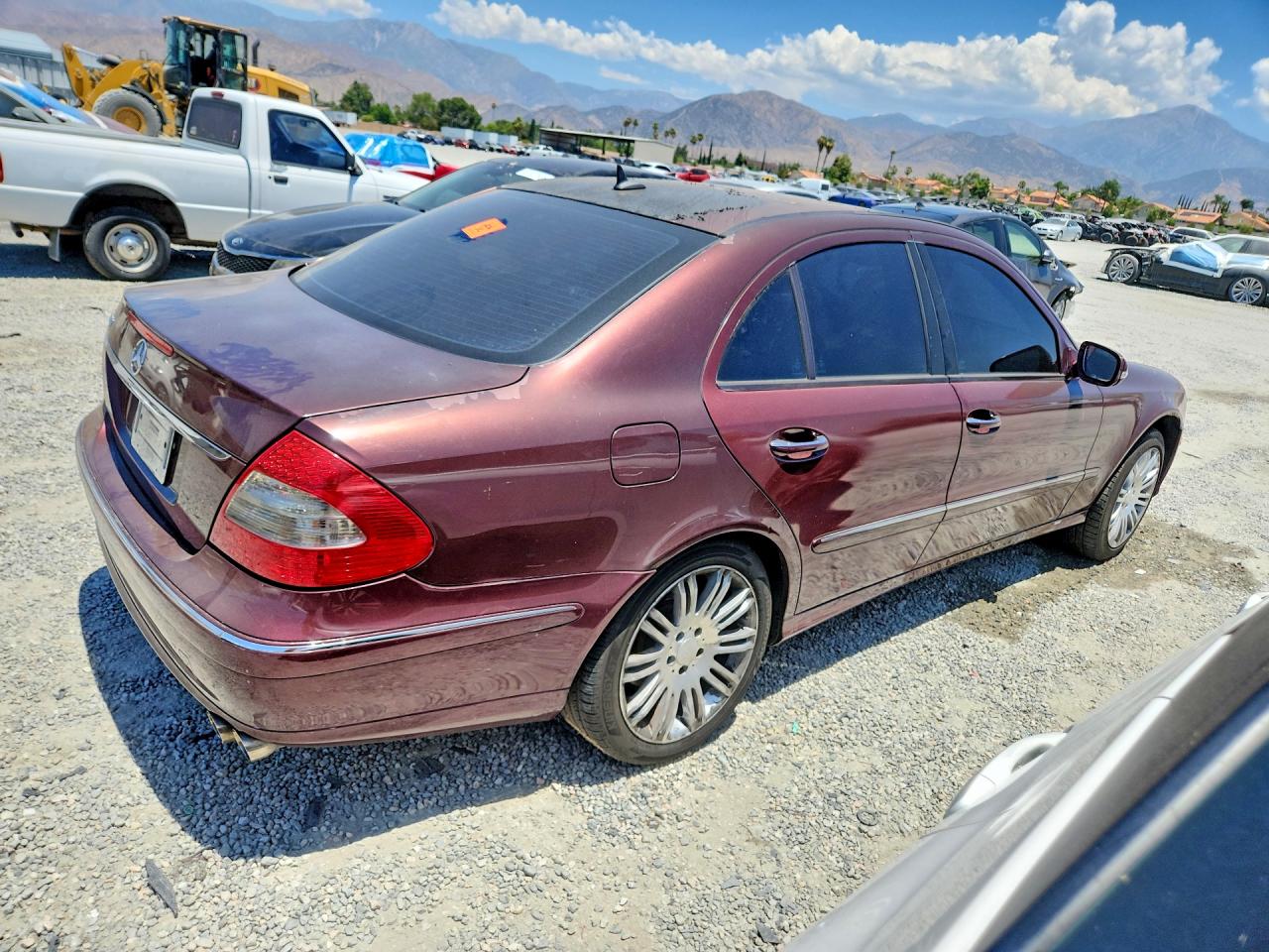 2008 Mercedes-benz E 550 Maroon vin: WDBUF72X08B204329