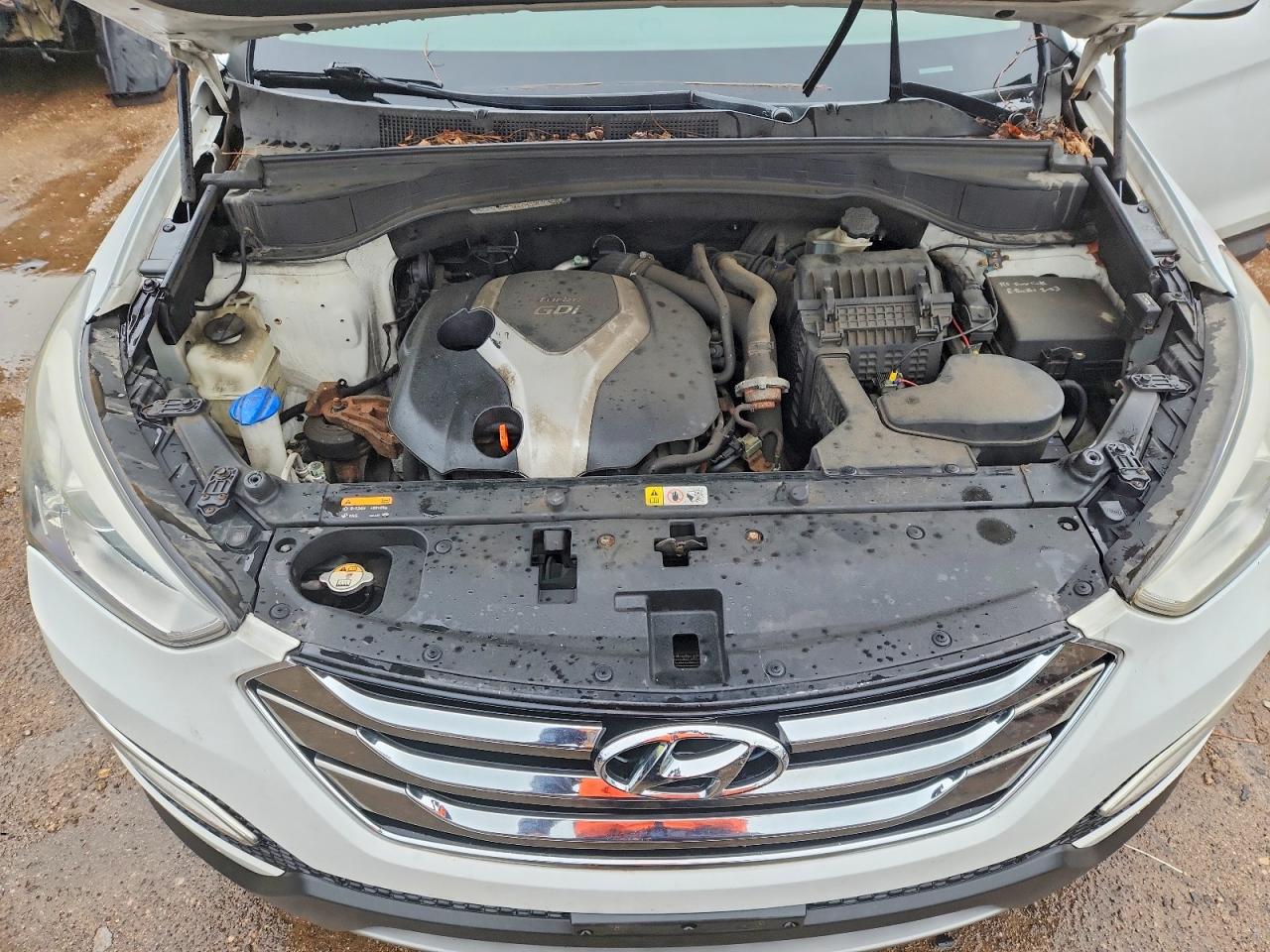 2013 Hyundai Santa Fe Sport 2.0t White vin: 5XYZUDLA4DG071273