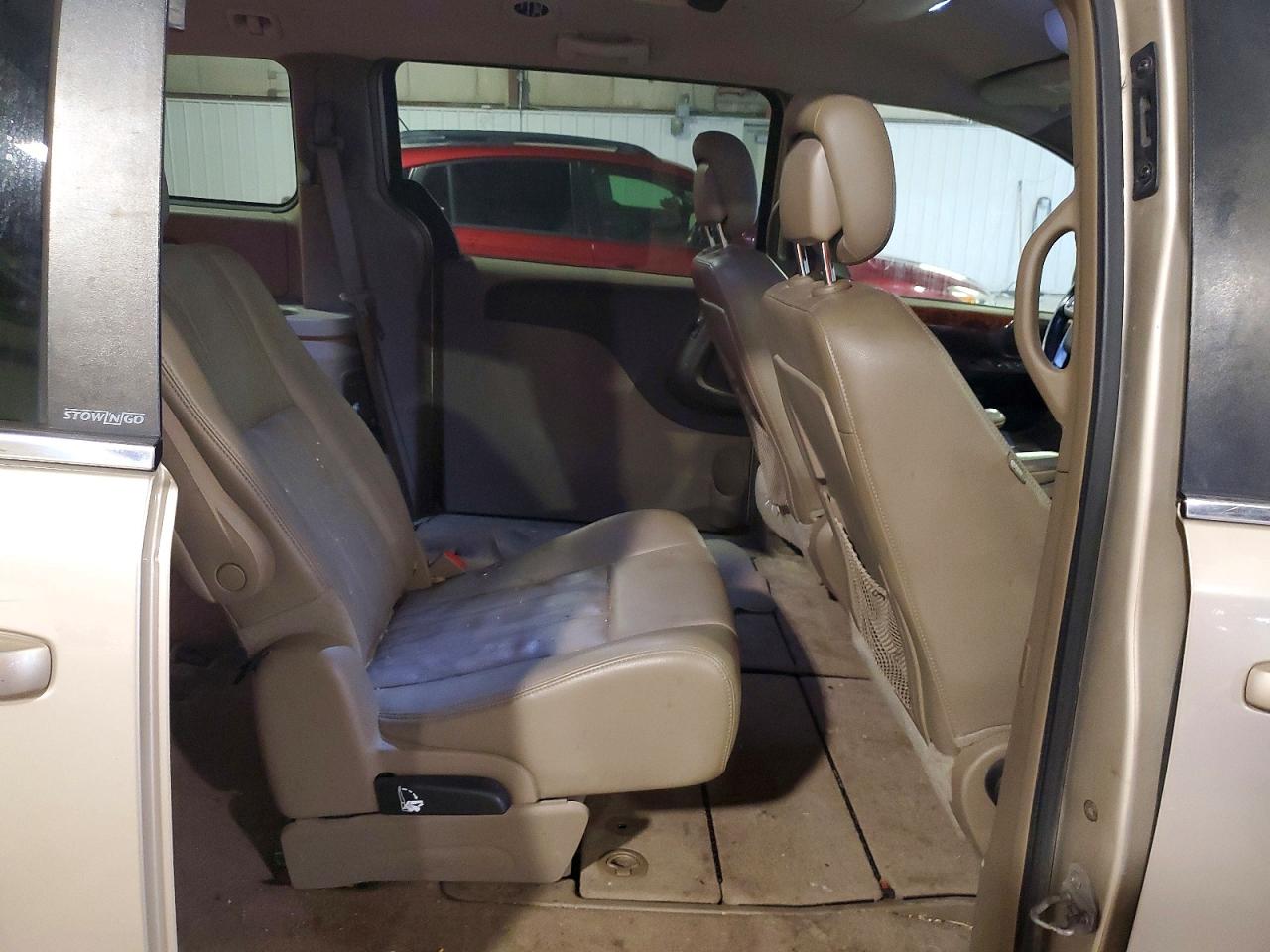 2013 Chrysler Town & Country Touring Beige vin: 2C4RC1BG4DR641565