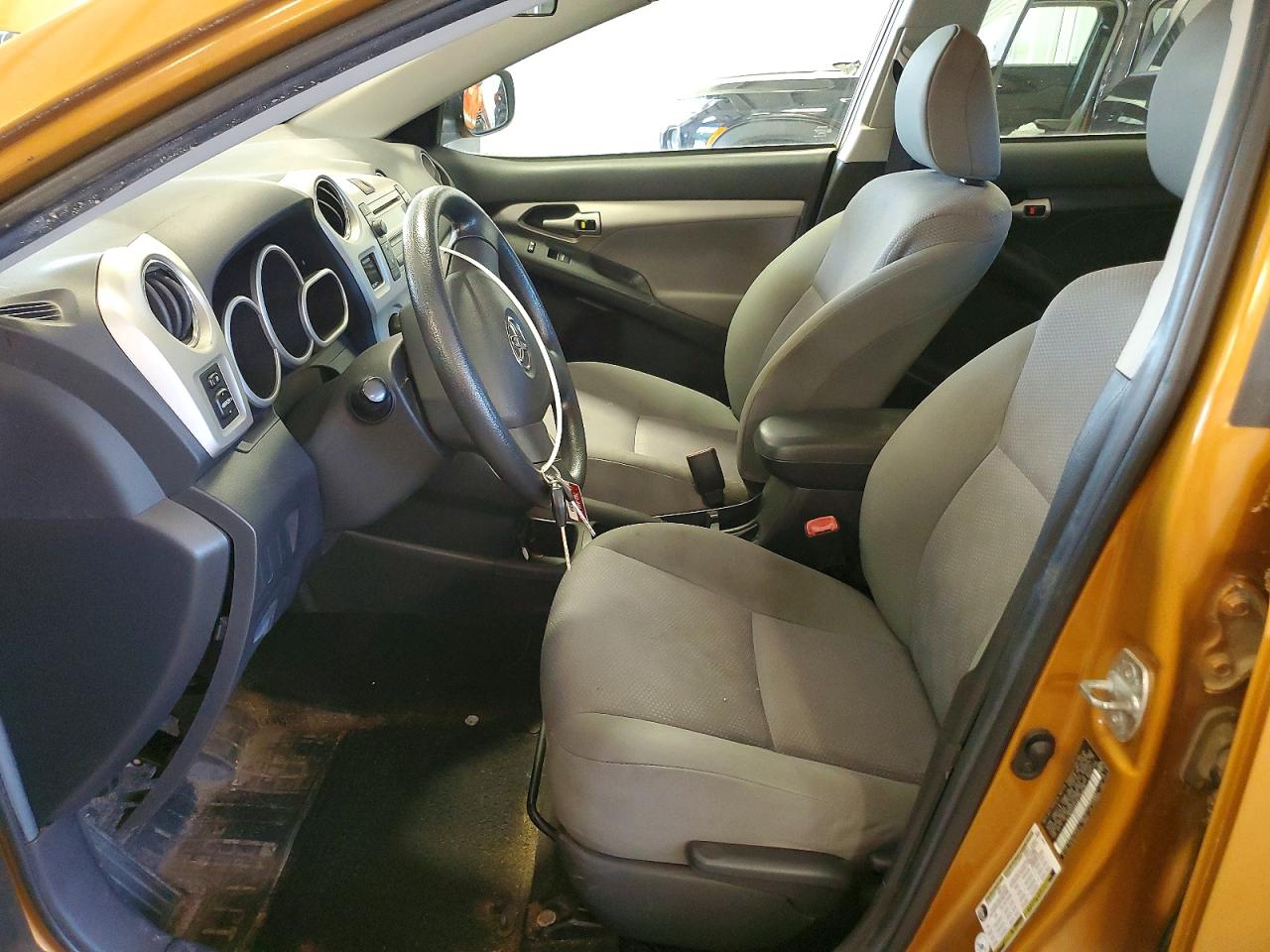 2009 Toyota Matrix Base Orange vin: 2T1KU40E59C159678