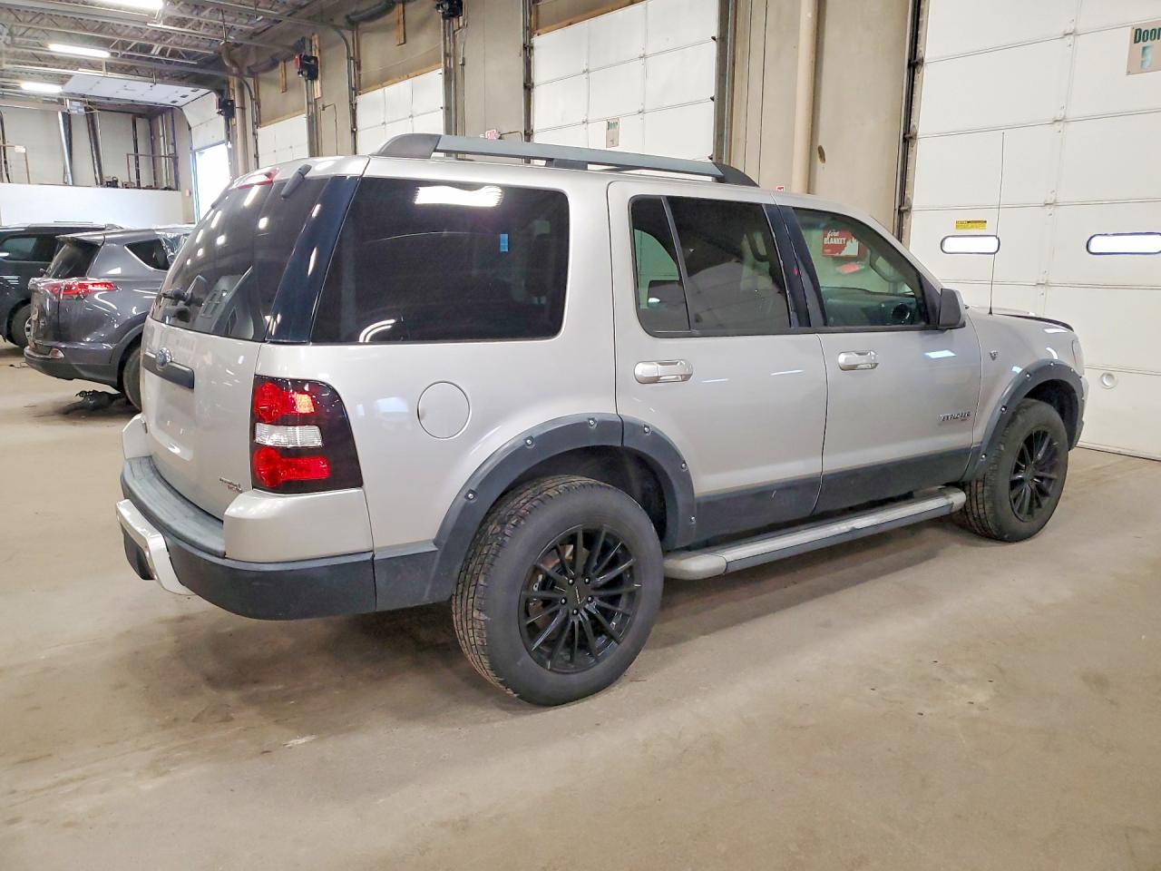 2007 Ford Explorer Xlt Silver vin: 1FMEU73837UB23634