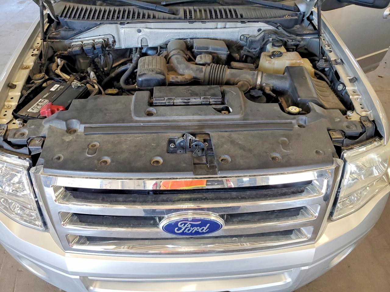 2010 Ford Expedition Xlt Gray vin: 1FMJU1G5XAEA76518