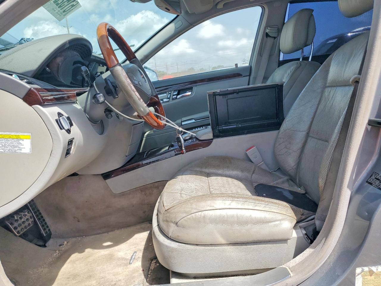 2012 Mercedes-benz S 550 Silver vin: WDDNG7DB4CA437719