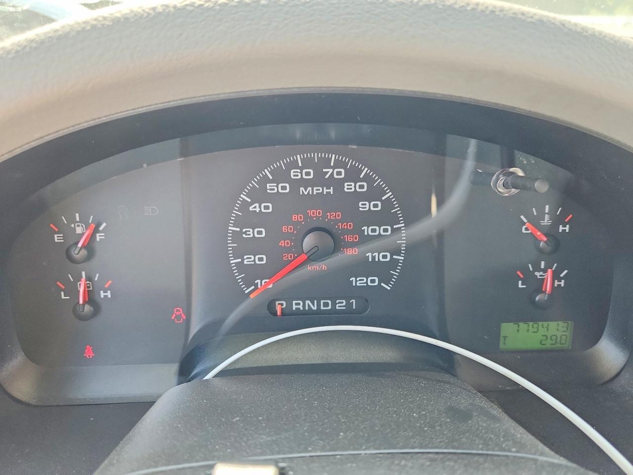 2005 Ford F150 Red vin: 1FTRF12245NB86940