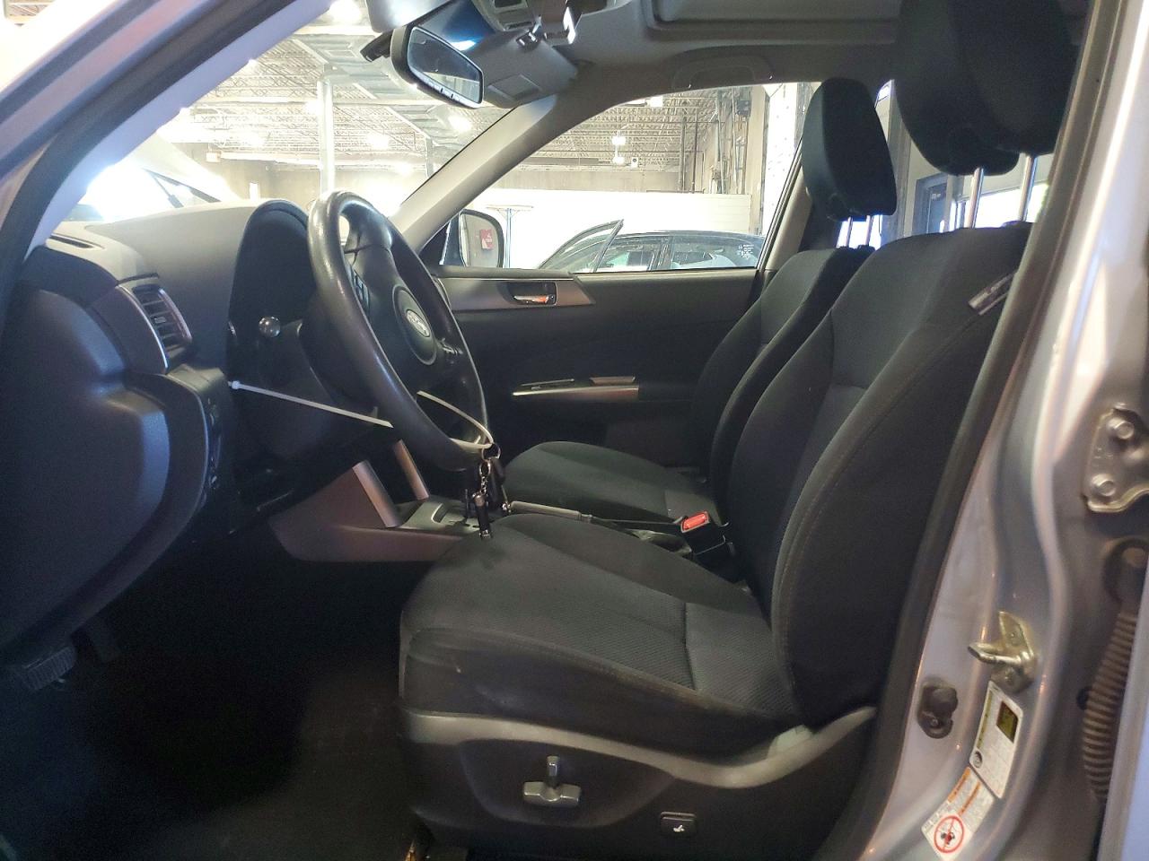 2013 Subaru Forester 2.5x Premium Серебряный vin: JF2SHADC6DH416204