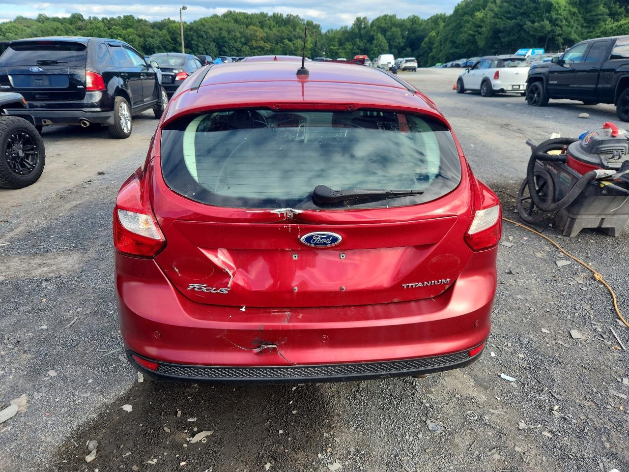 2012 Ford Focus Titanium Red vin: 1FAHP3N29CL308982